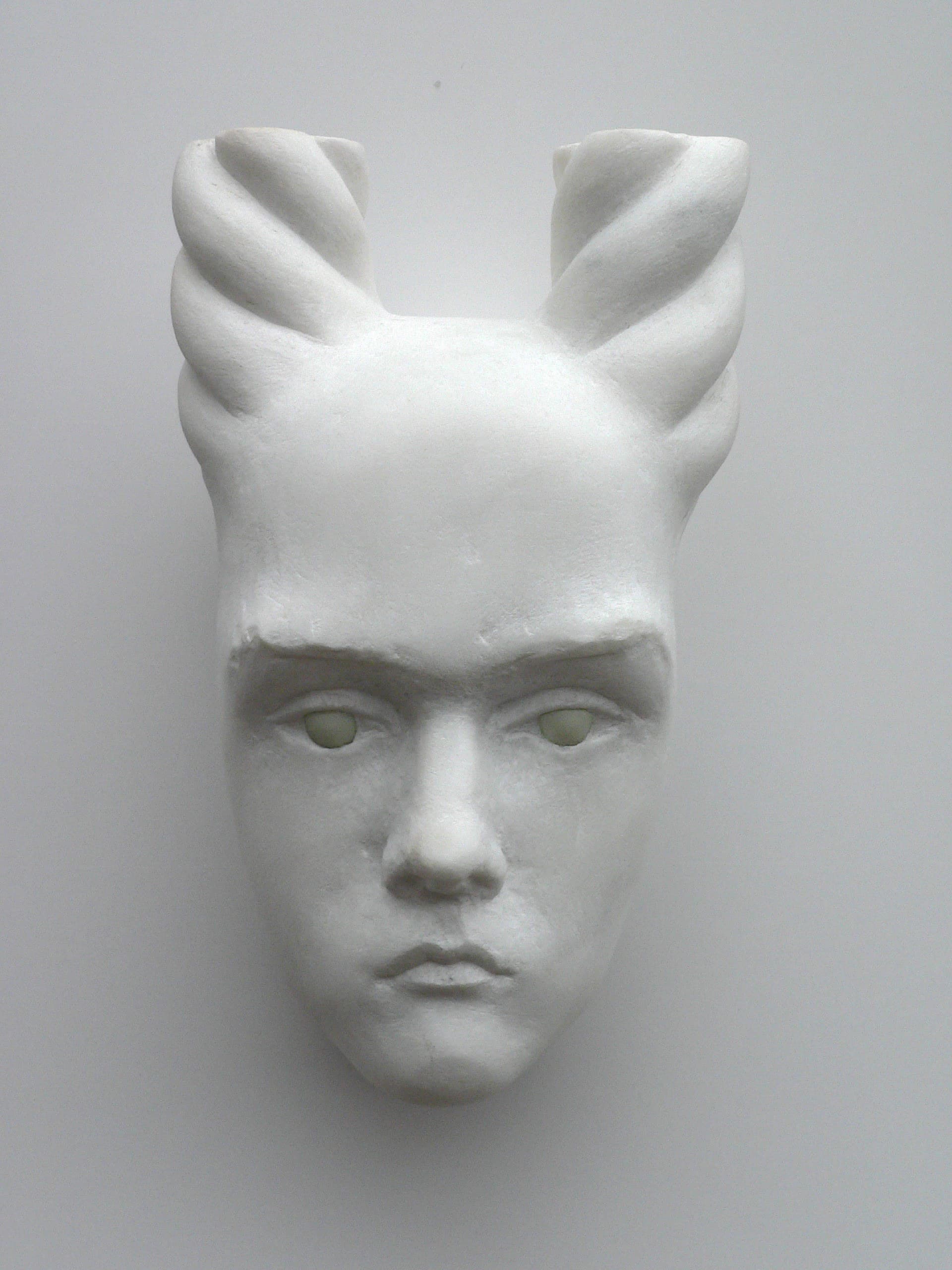 Annette Streyl, „Gargoyle“, 2005, Marmor partiell bemalt
Nummer 29
 